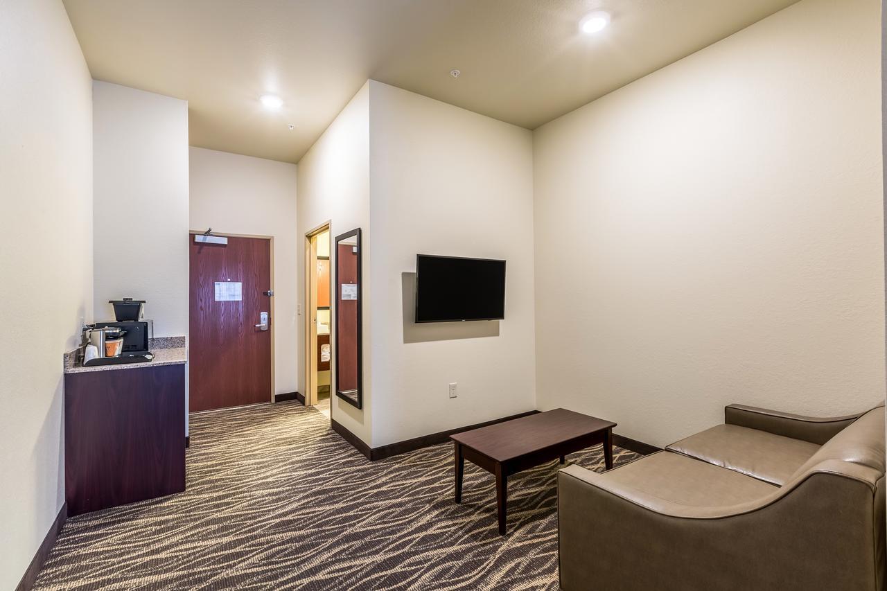 Cobblestone Hotel & Suites Hartford Exteriör bild