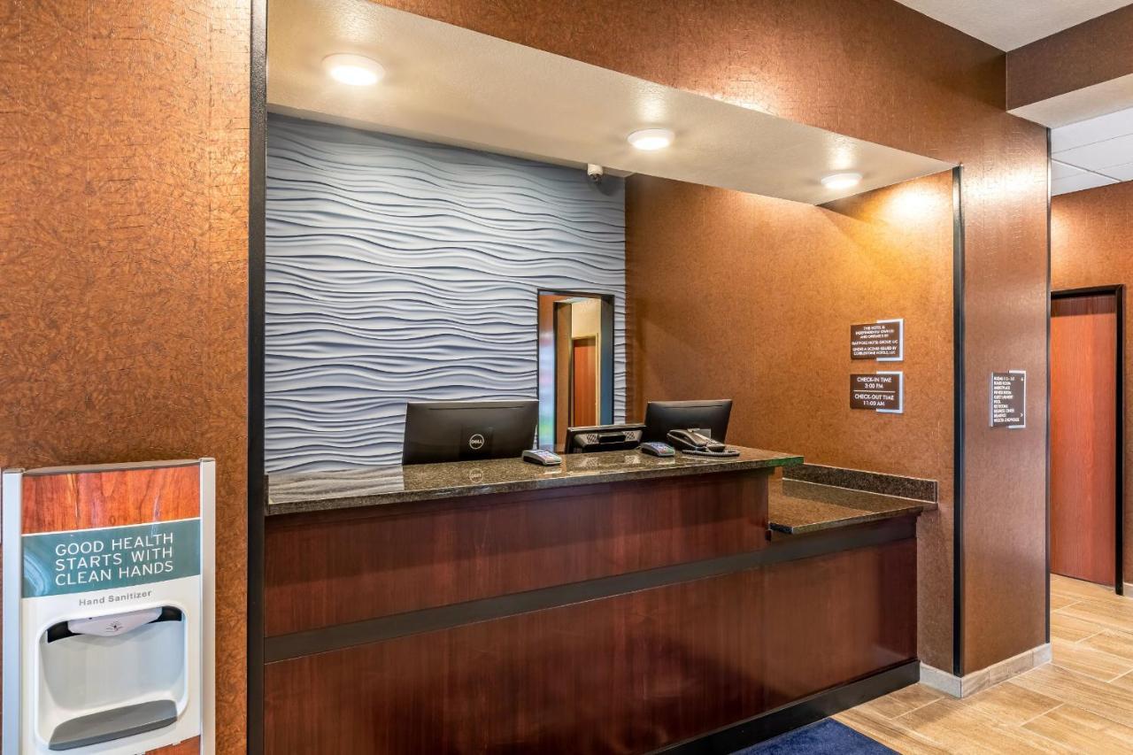 Cobblestone Hotel & Suites Hartford Exteriör bild