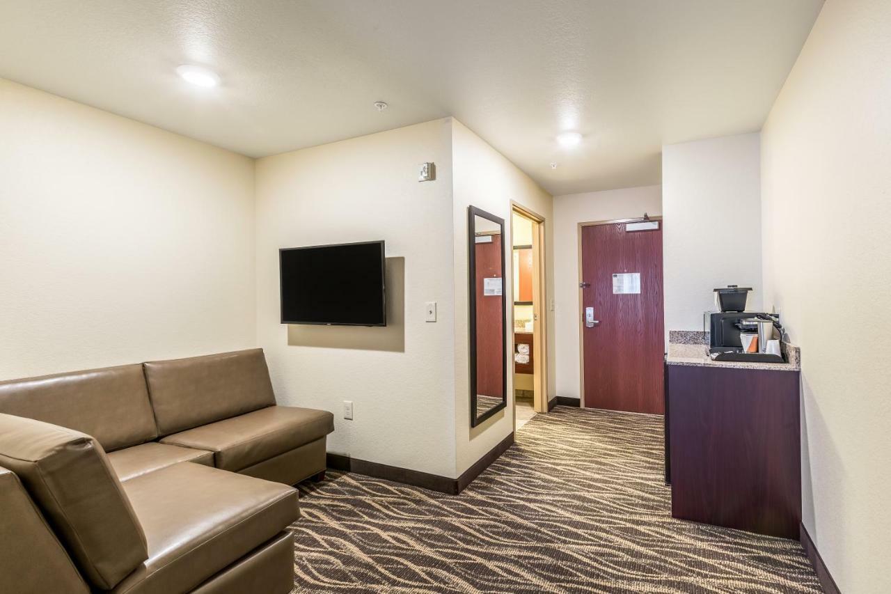 Cobblestone Hotel & Suites Hartford Exteriör bild
