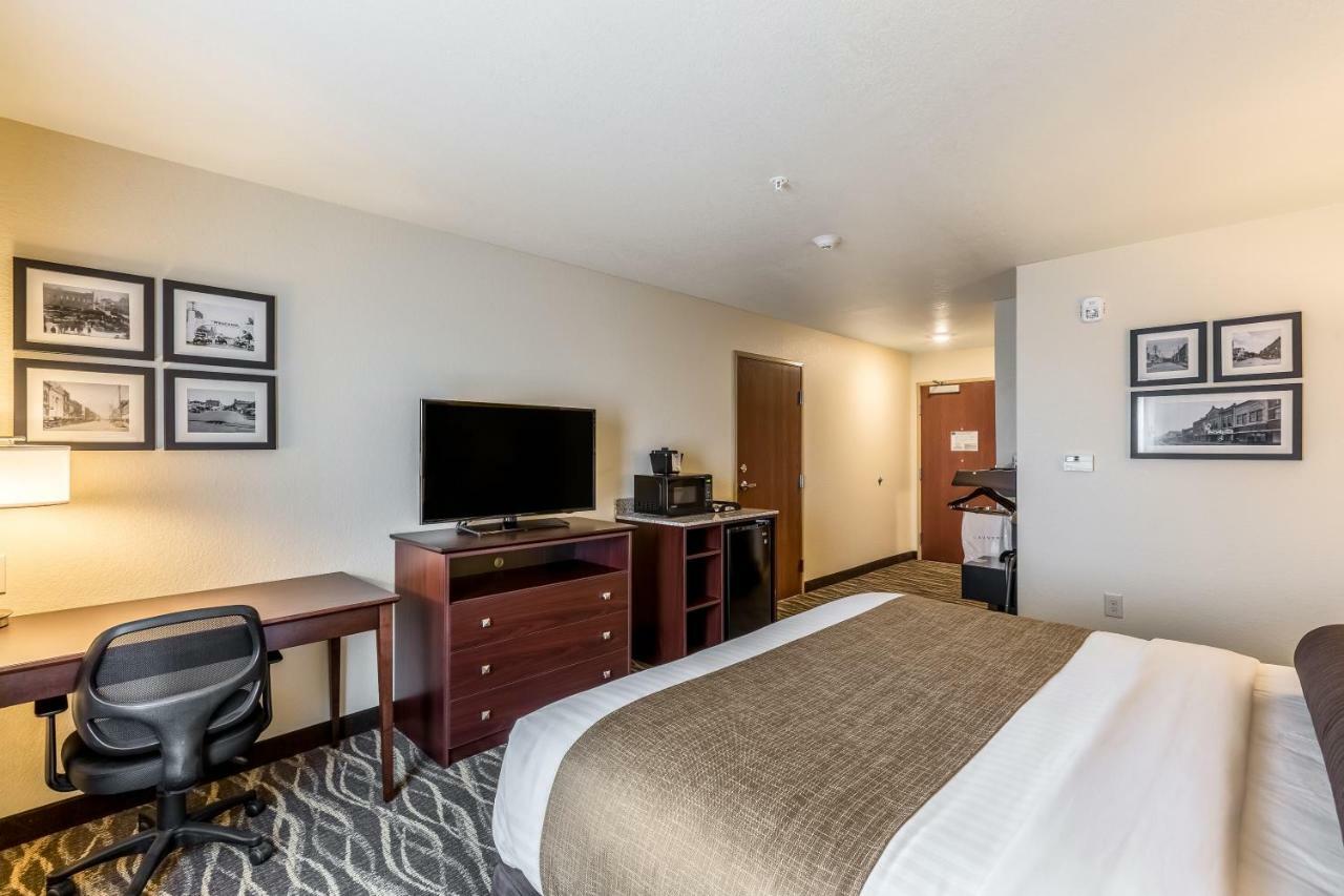 Cobblestone Hotel & Suites Hartford Exteriör bild